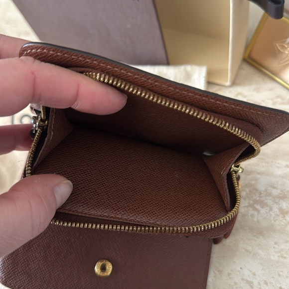 Like New Louis Vuitton Monogram Vintage 2011 Small Wallet with Brass Hardware - Picture 8 of 11